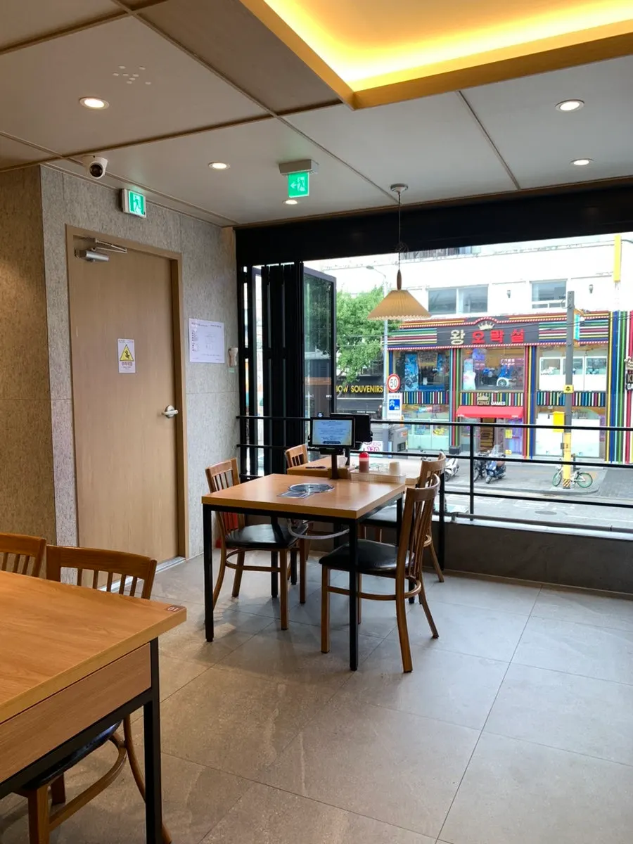 Interior walkway of Nuri Maeul Gamjatang Itaewon Branch