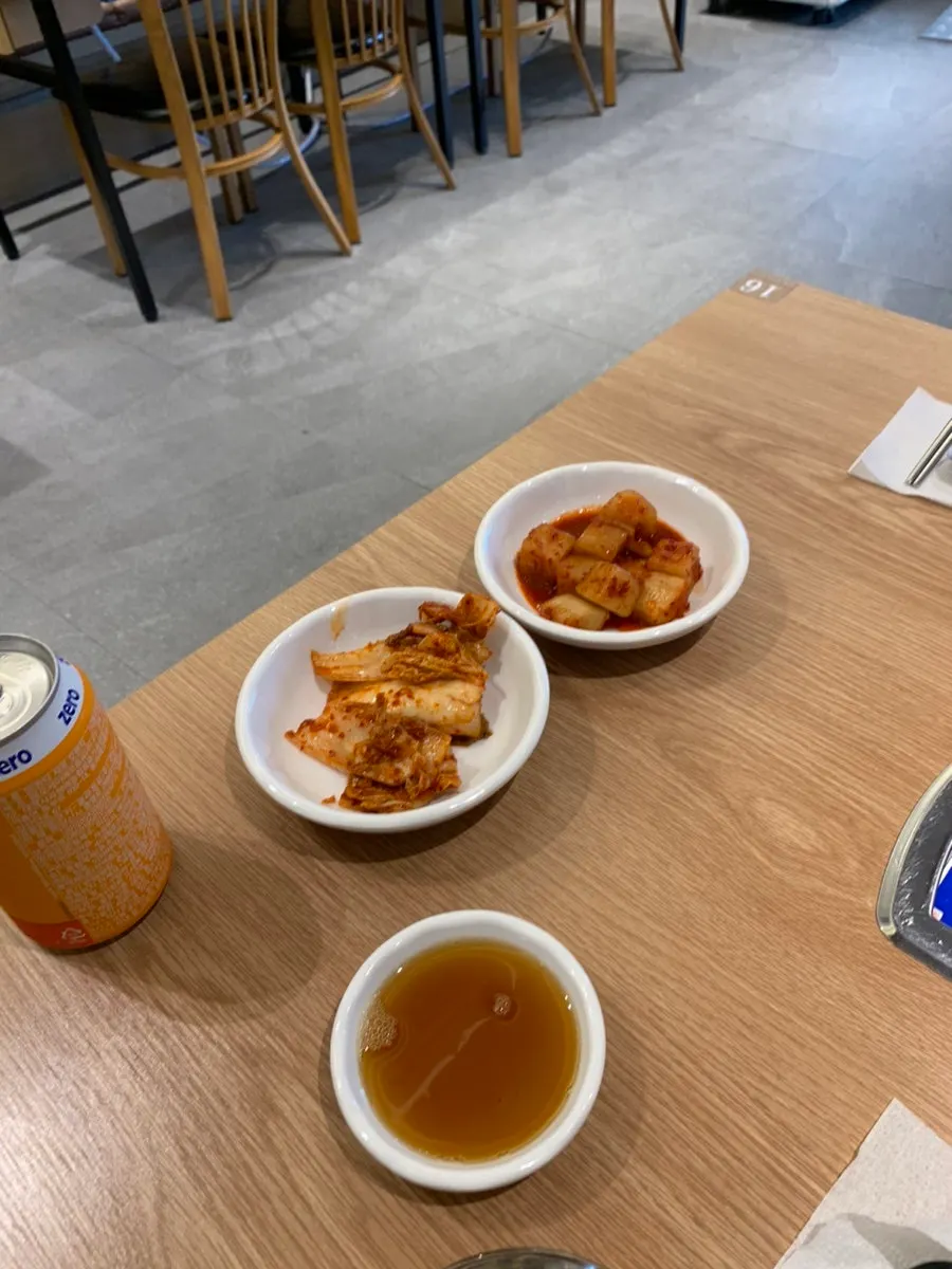Kimchi and kkakdugi at the self-serve side dish bar
