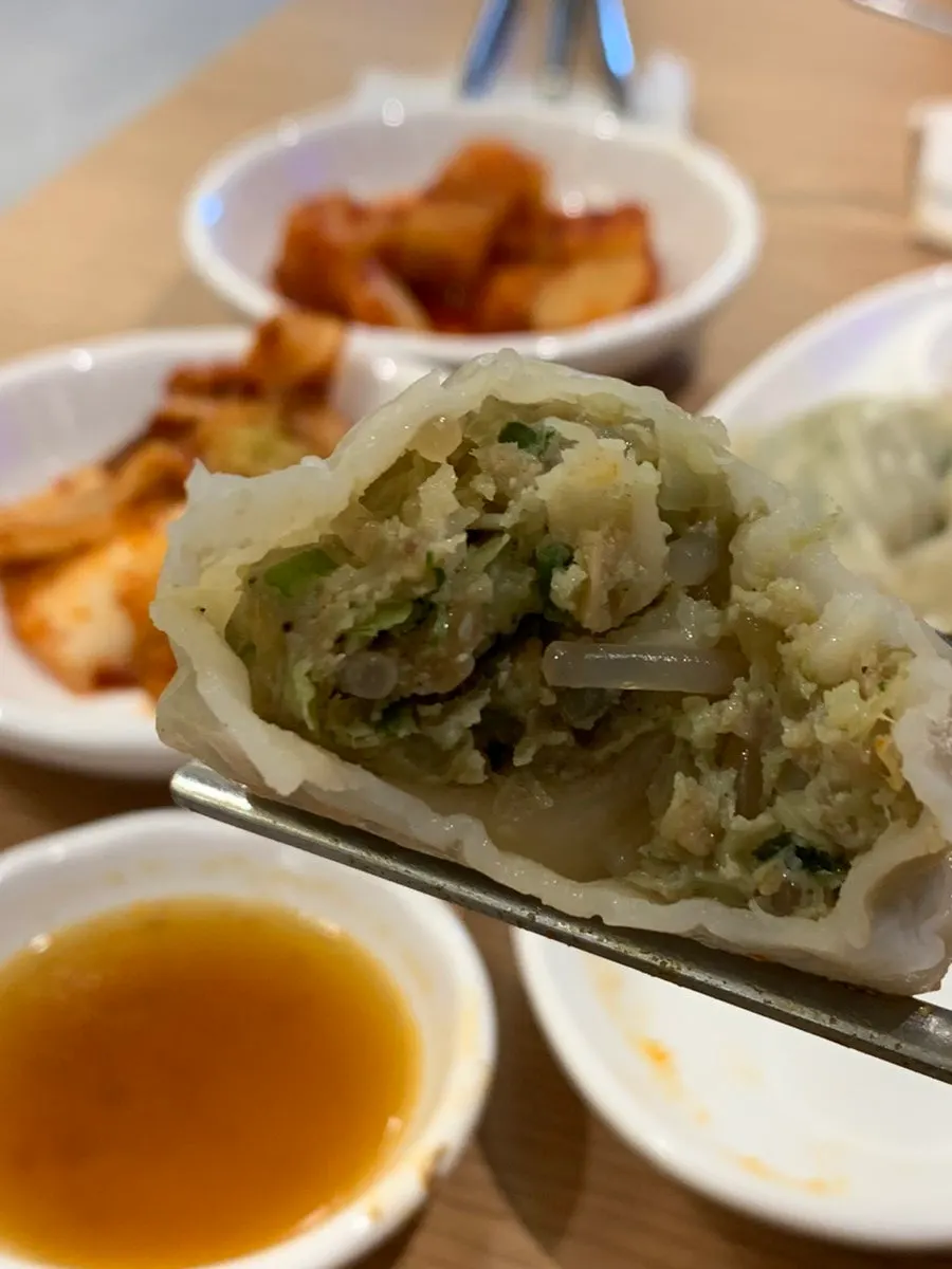 Cross-section of a fully packed king mandu