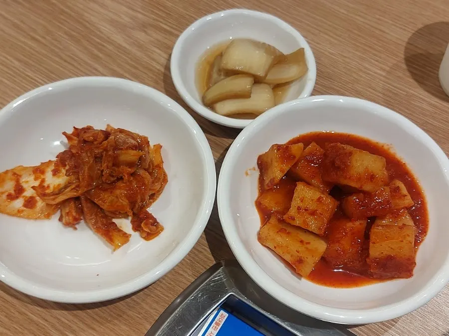 カムジャタンの食卓と付け合わせ