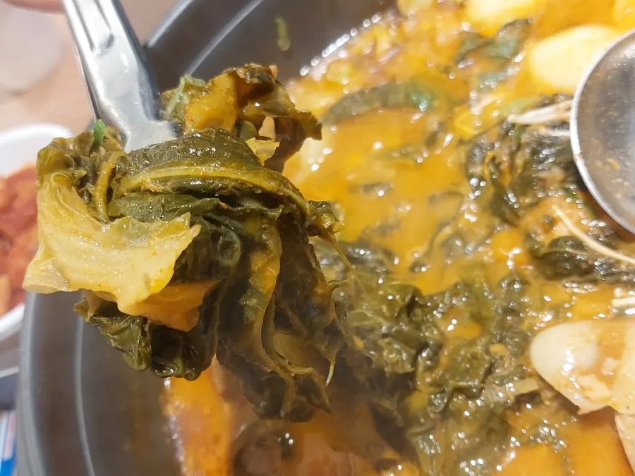 からしソースを添えたカムジャタンの赤身肉