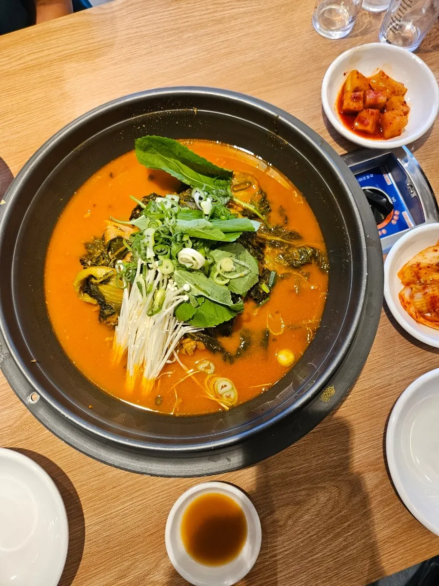 Interior of Nuri Maeul Gamjatang Itaewon Branch