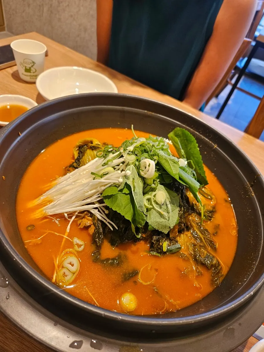 First look at the gamjatang pot loaded with bones