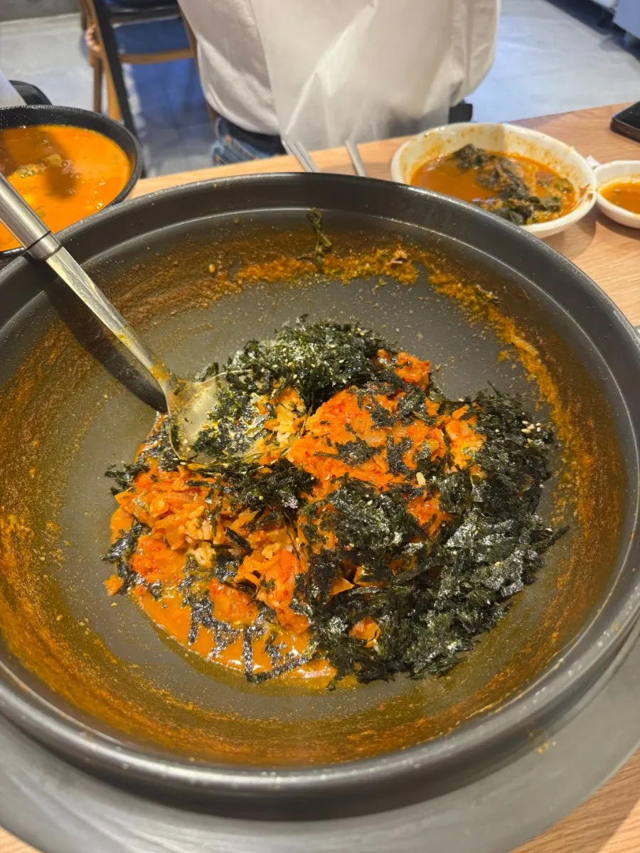 셀프로 비비는 감자탕 볶음밥