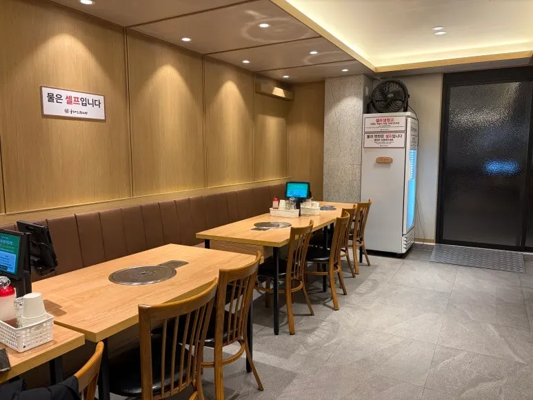 Nuri Maeul Gamjatang location on Itaewon's main street