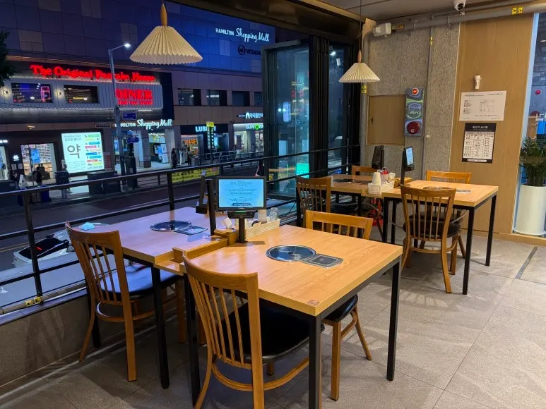 Entrance to a gamjatang restaurant near Itaewon Station