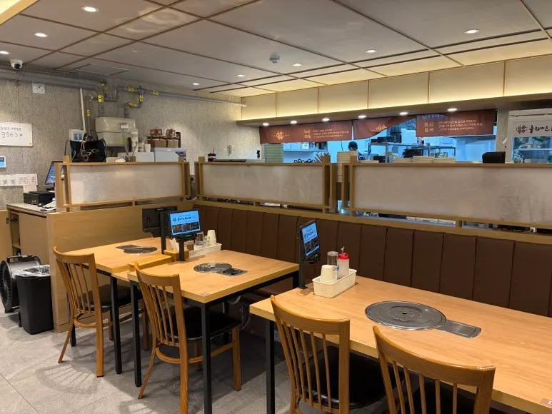 Inside the Itaewon gamjatang restaurant