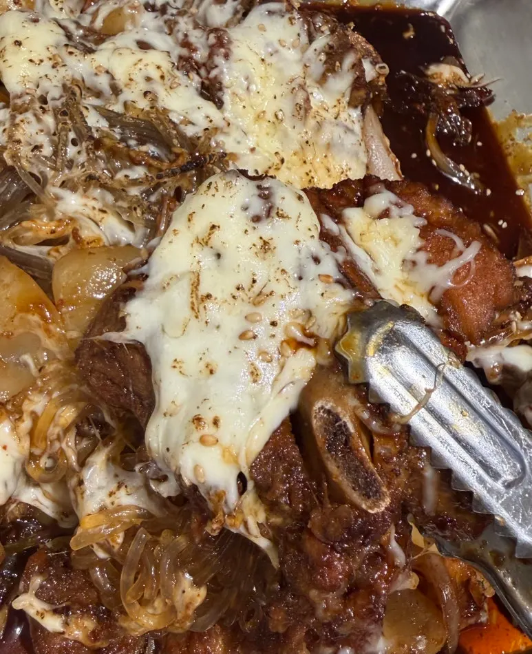 Soy sauce braised pork bones with extra cheese