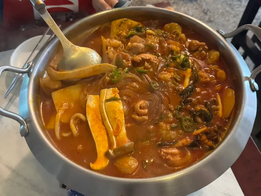 Hanwoo daechang padoritang for two topped with pa-kimchi