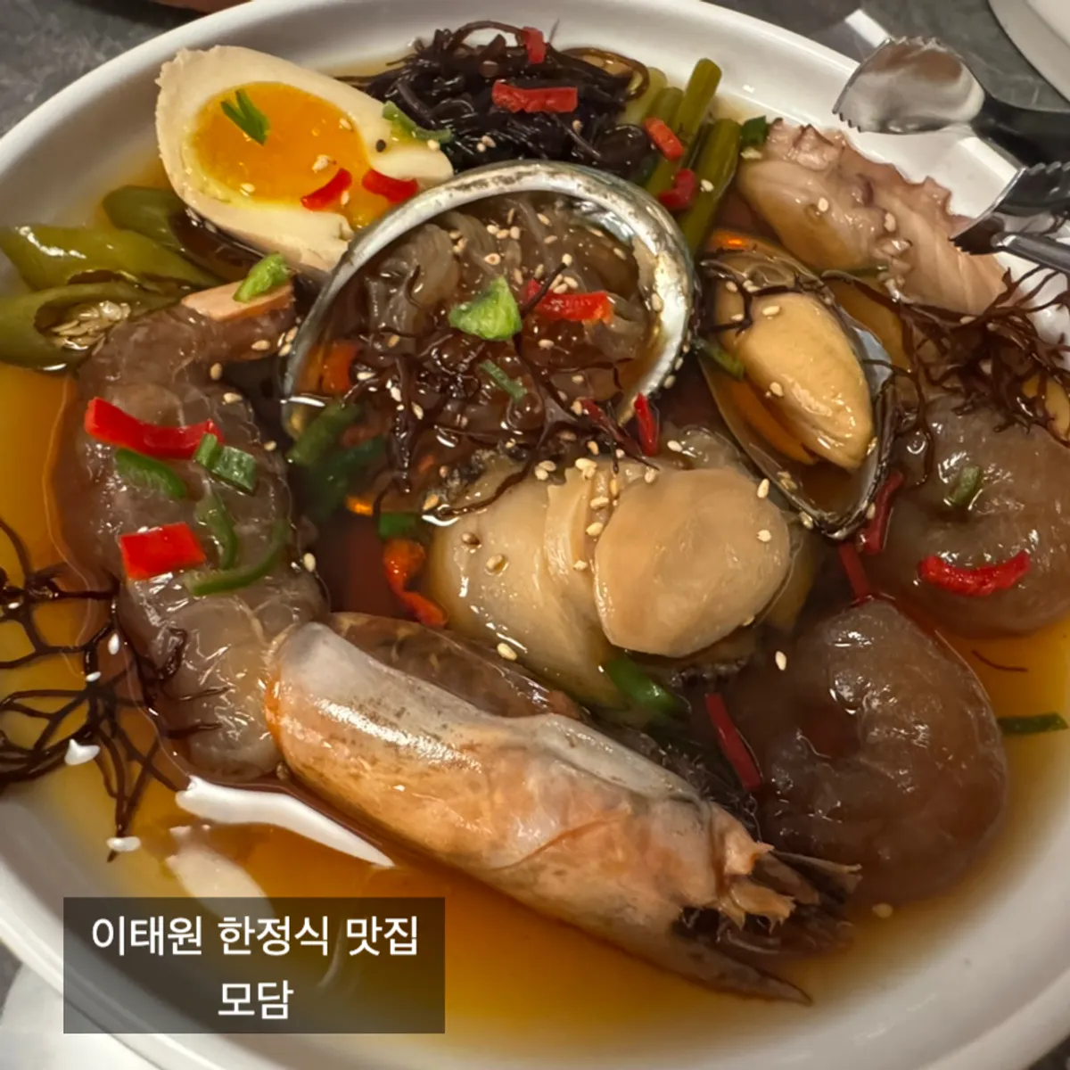Signature hanjeongsik table setting at Modam Itaewon