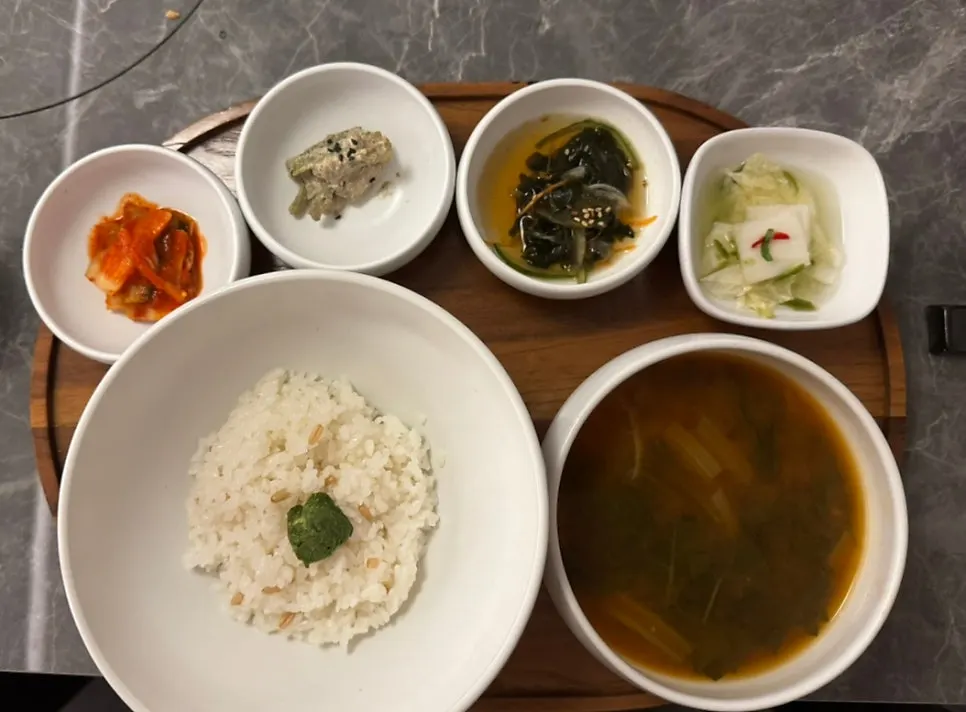 A plate of Modam's buttery-tasting deodeok gui