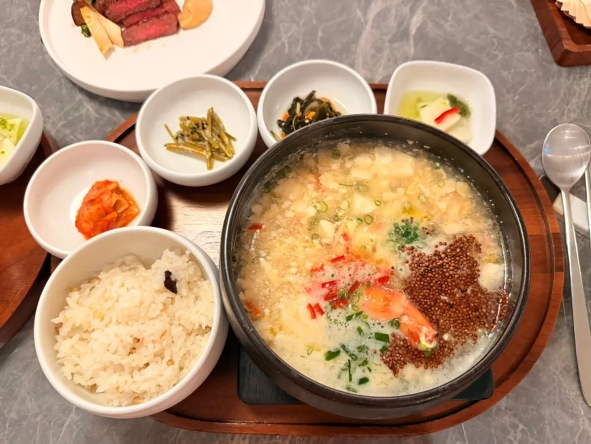 모담 이태원점 한정식 한 상 전체