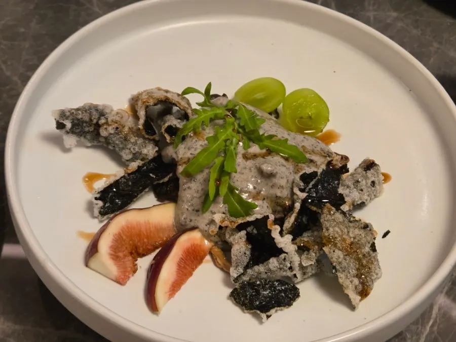 Green salad with black sesame dressing