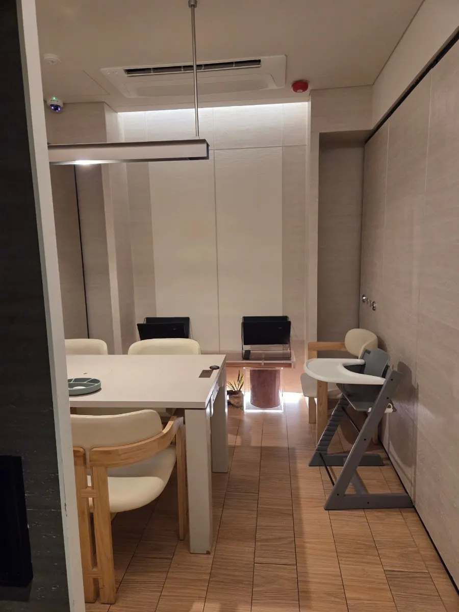 Interior atmosphere of Modam Itaewon