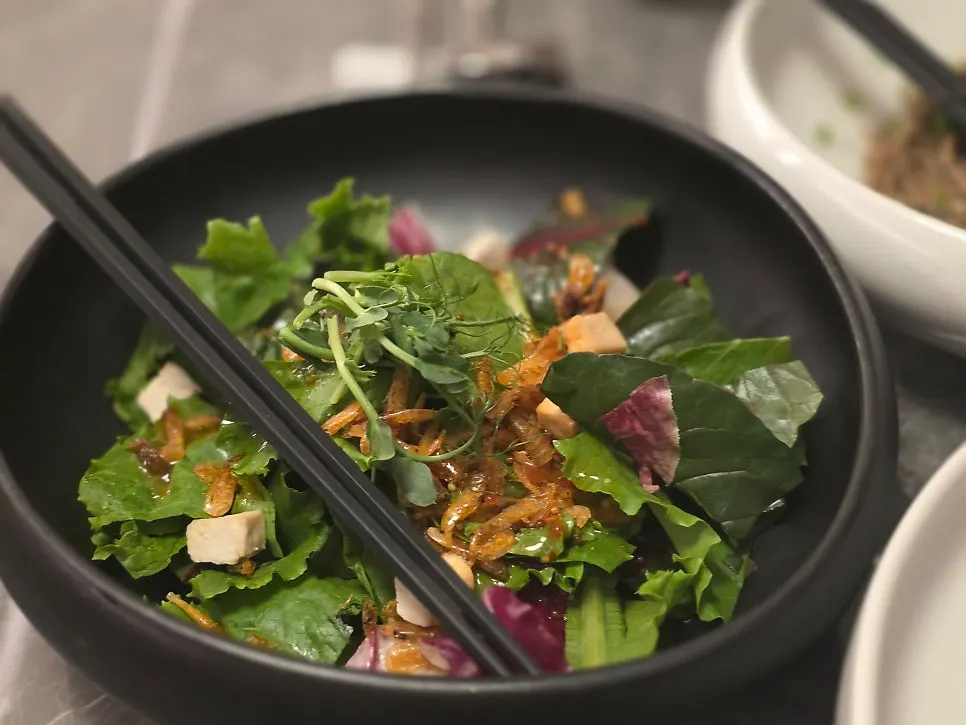 선드라이 토마토를 곁들인 잣죽