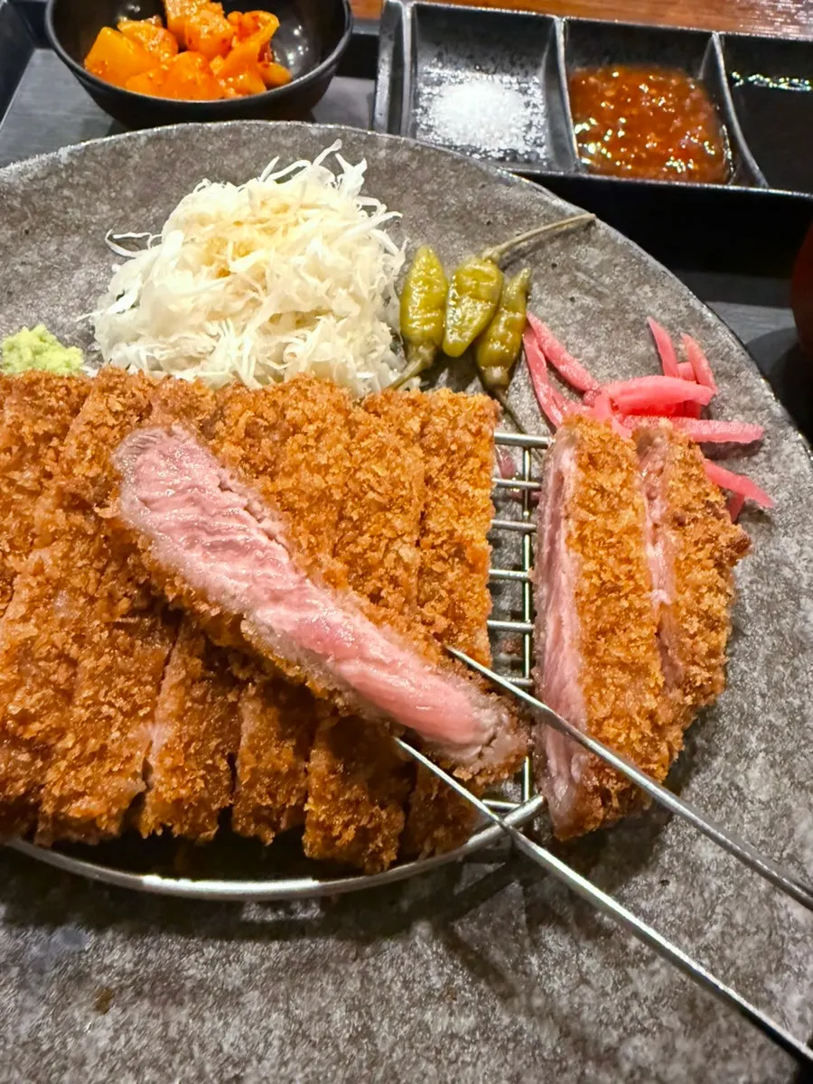 Table guide on how to enjoy gyukatsu