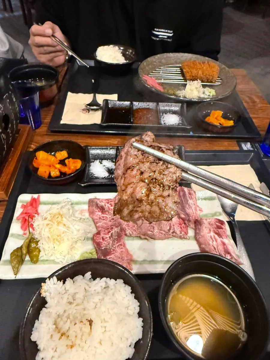 Steki set with thinly sliced beef