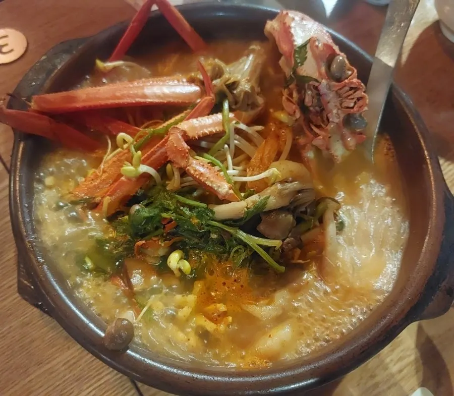 은은한 조명의 미도리야 내부