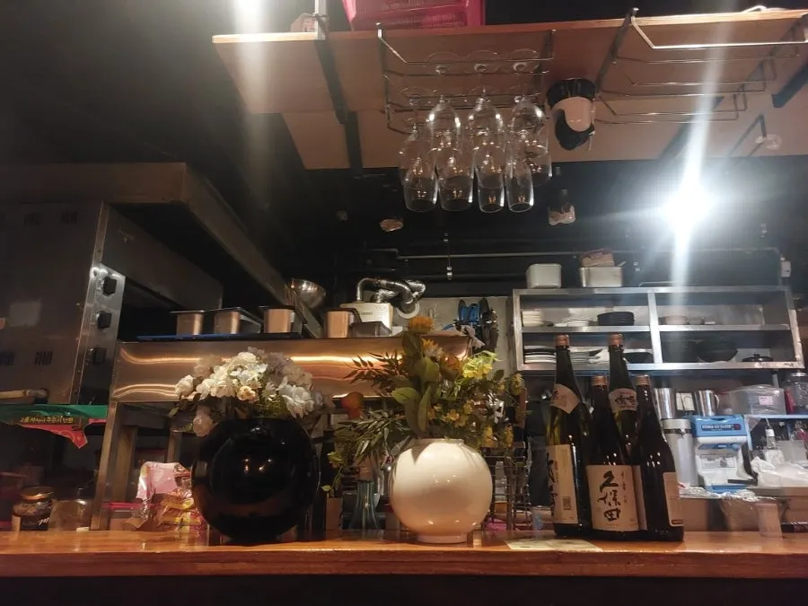 간격이 여유 있는 미도리야 테이블 배치