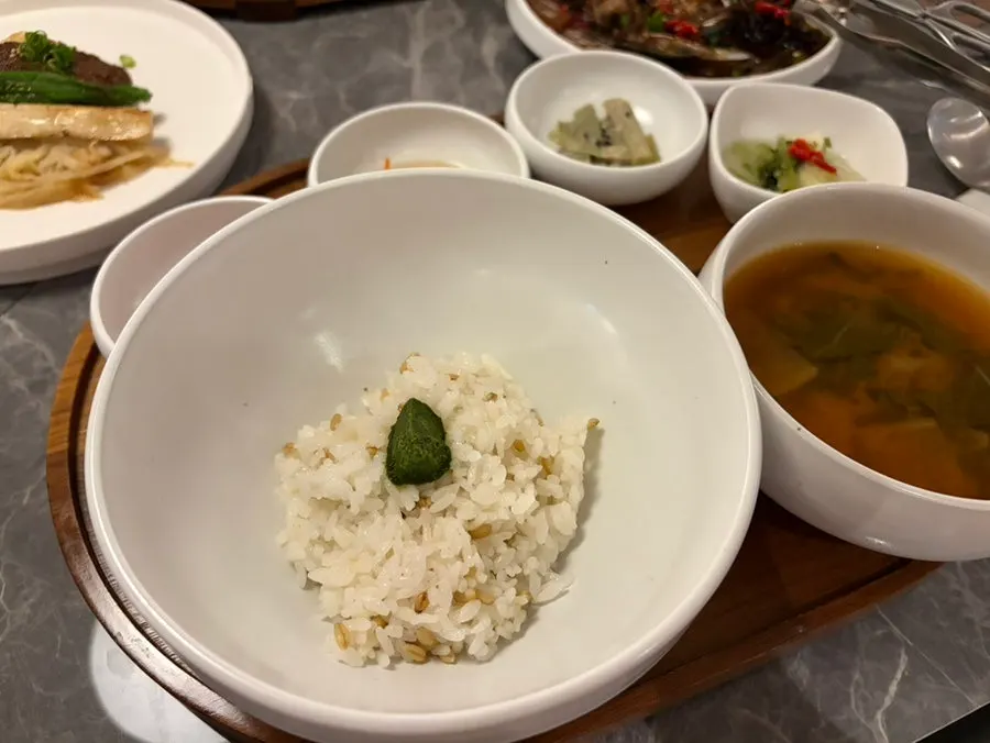 큼직한 새우가 들어간 해물장