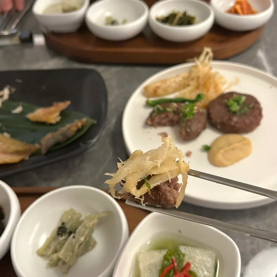 24시간 숙성 수제 떡갈비 접시