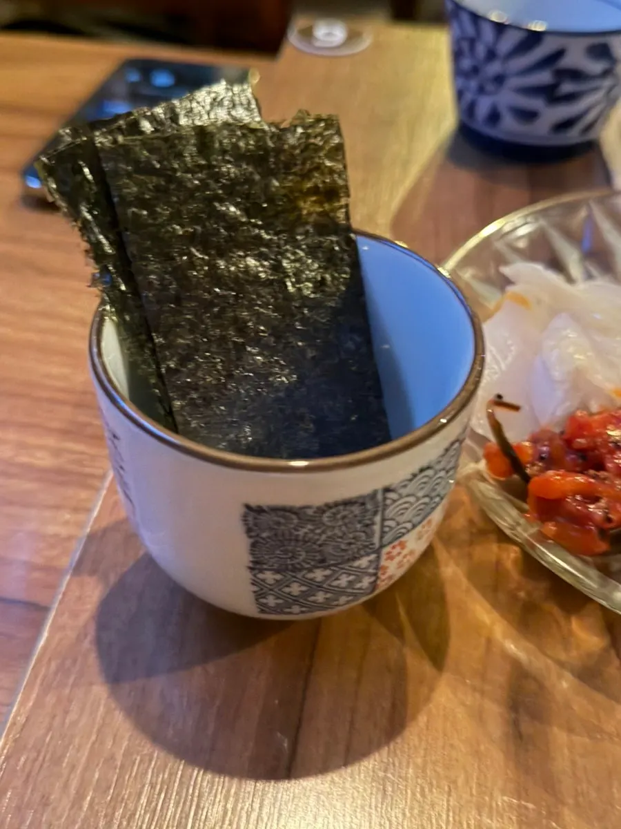 Refillable seaweed sheets for wrapping sashimi