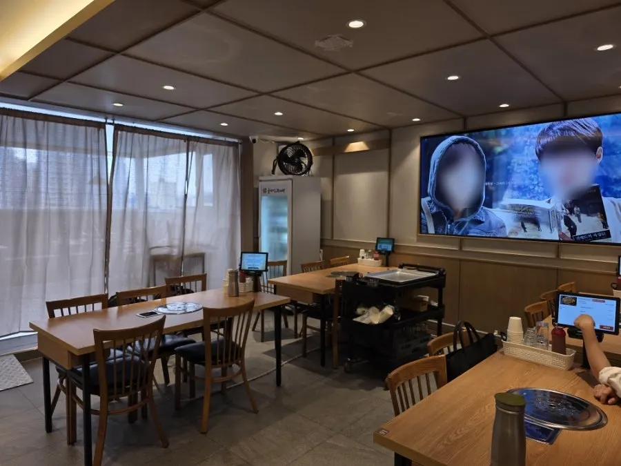 Café-like interior design of the gamjatang restaurant
