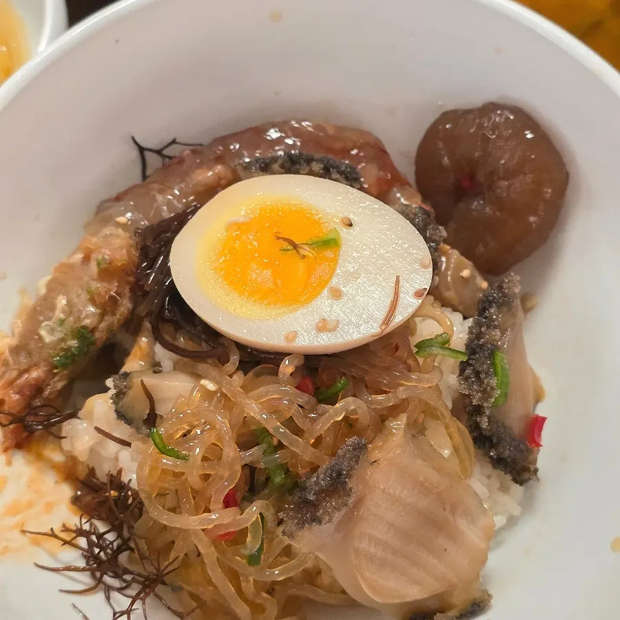 감태버터밥에 올린 모듬해물장
