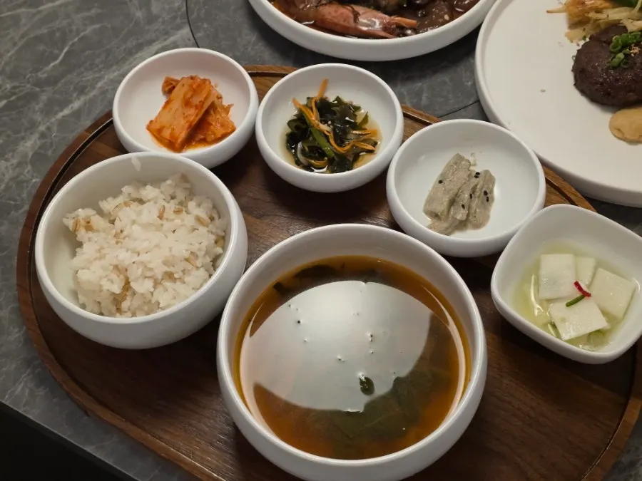 숯불 수제 떡갈비 정식 한상차림