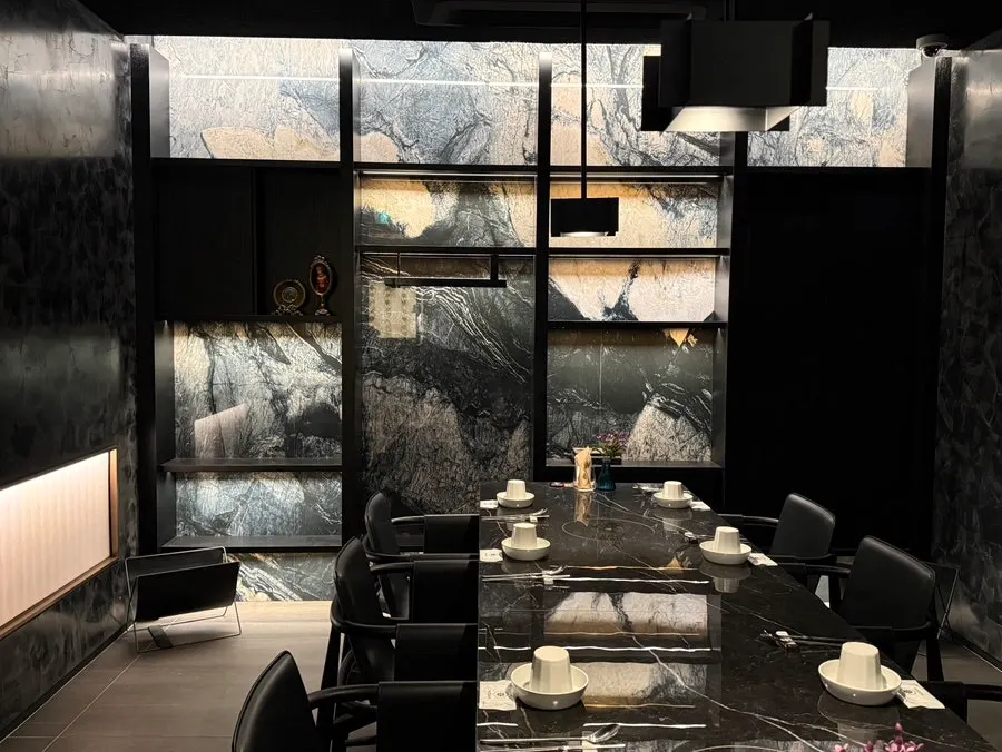 모담 이태원점 식사 테이블