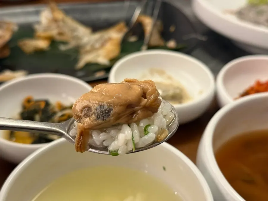 녹차물에 만 밥과 보리굴비 살점
