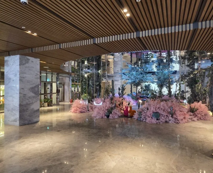 Modam Dining en la primera planta del Mondrian Hotel
