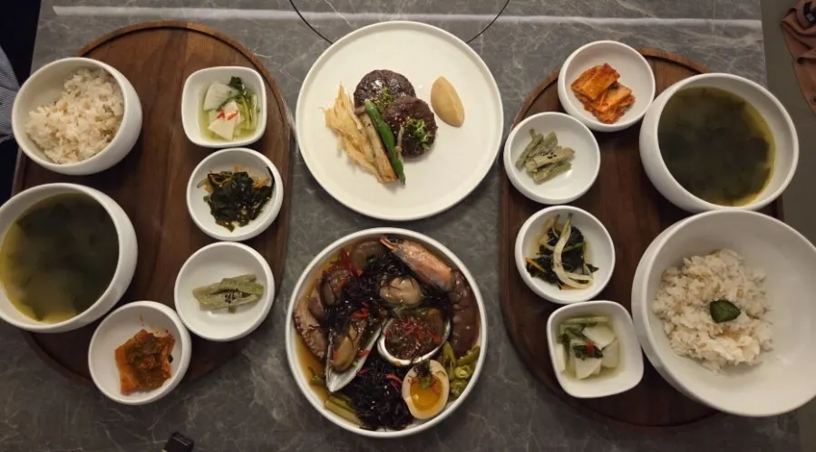 Gangjeong de Modam con setas shiitake