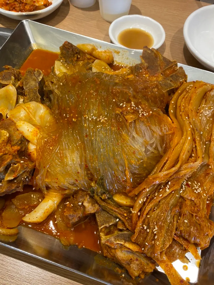 뼈찜과 함께 나온 묵은지 김치