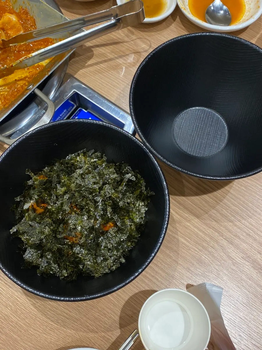 먹고 난 뒤에도 남은 뼈와 사리