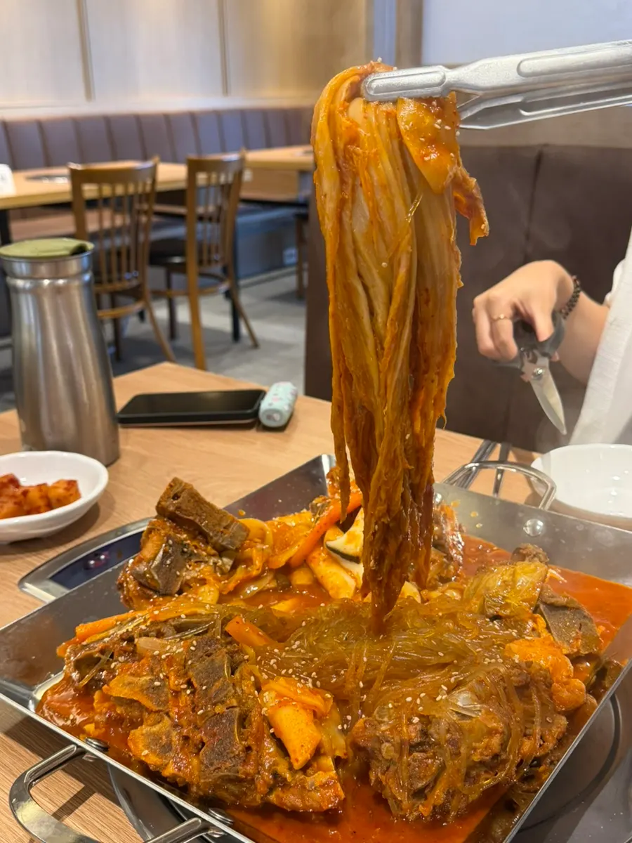 กิมจิดองวางอยู่บนมุกอึนจีปเปจจิม