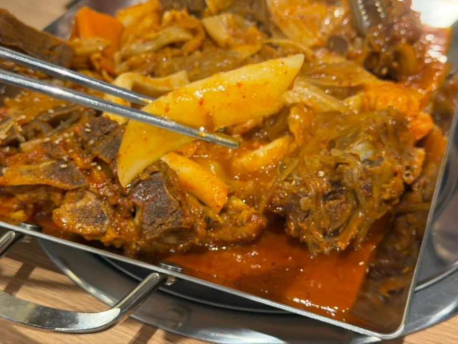 หม้อปเปจจิมที่มีเนื้อหั่นเรียบร้อยแล้ว