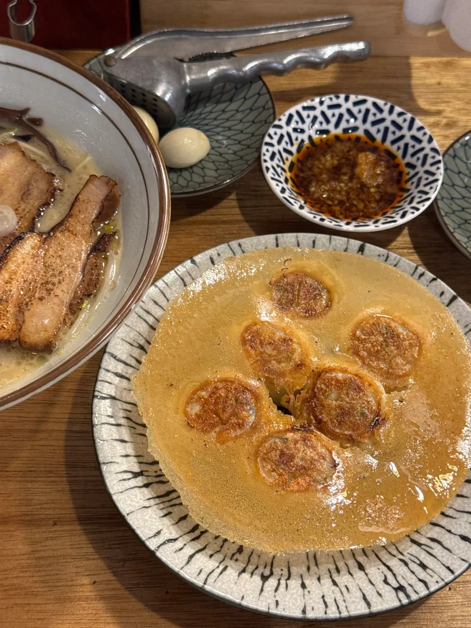 오카구라 라멘 한입교자 접시