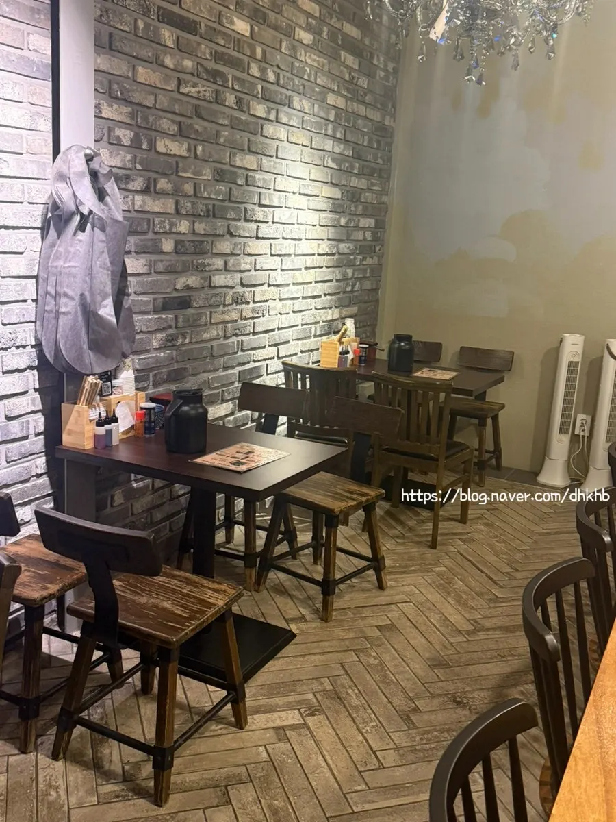 이태원역 4번 출구 골목의 오카구라 라멘 외관