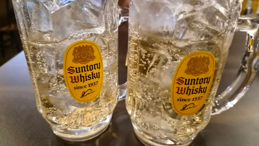 A glass of ginger ale packed with ice