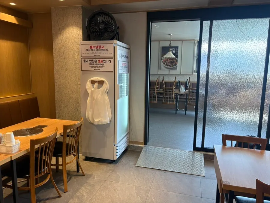 Spacious restaurant during weekday lunch