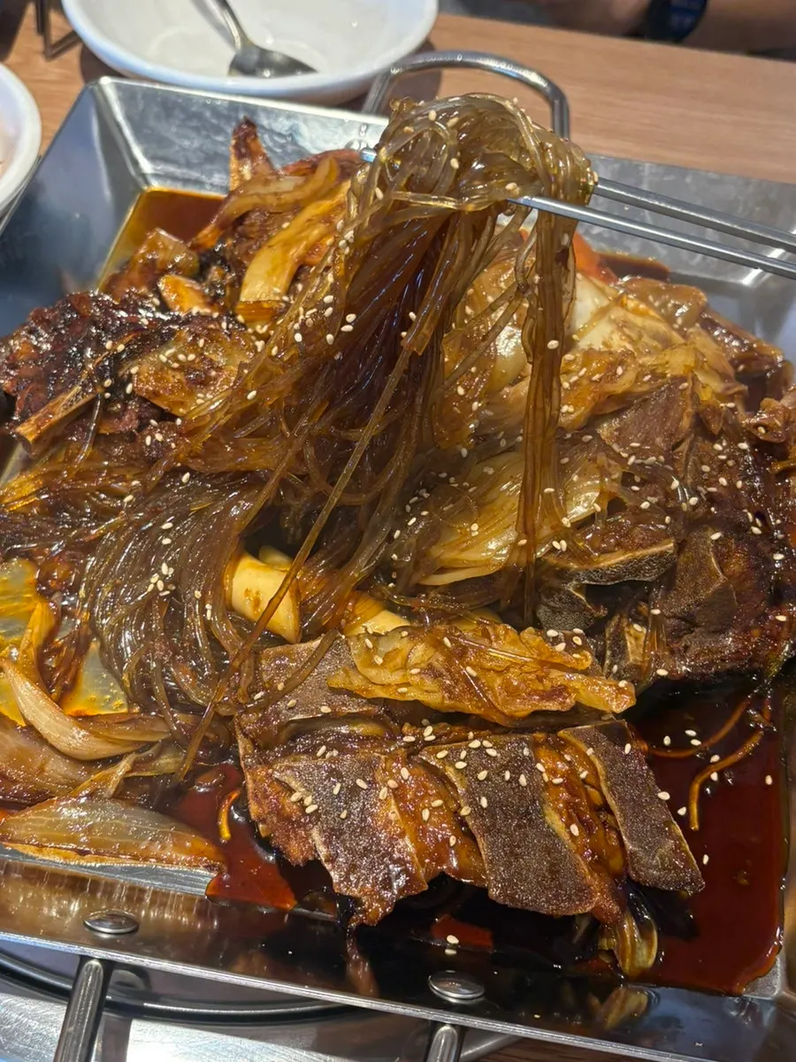 Braised bones eaten with hot broth