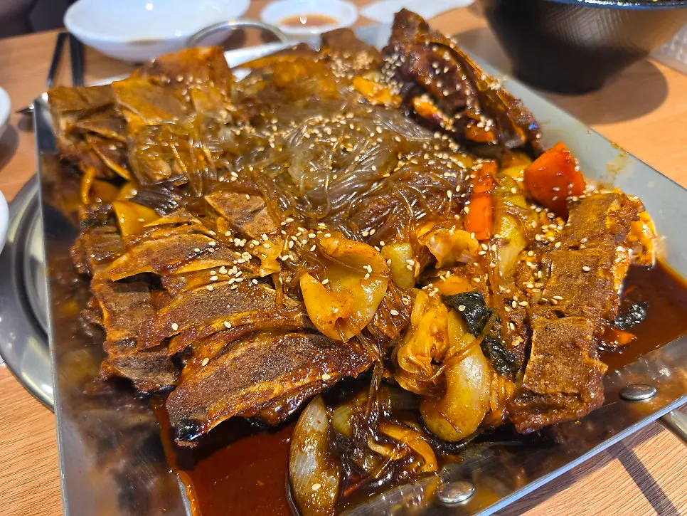 셀프 볶음밥 재료와 서비스 국물
