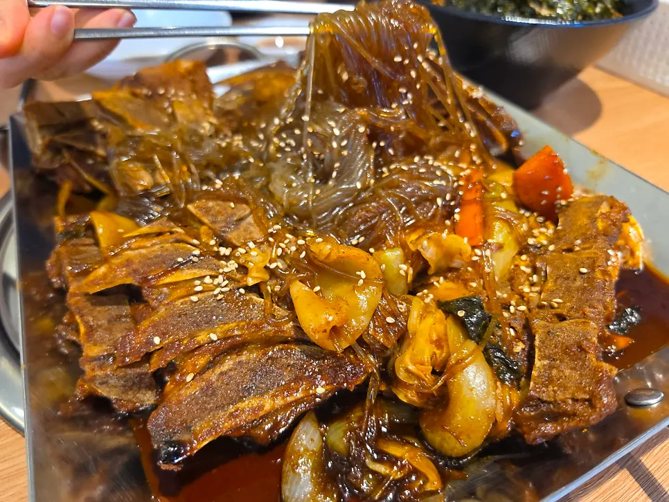 김치와 김을 올린 볶음밥 준비
