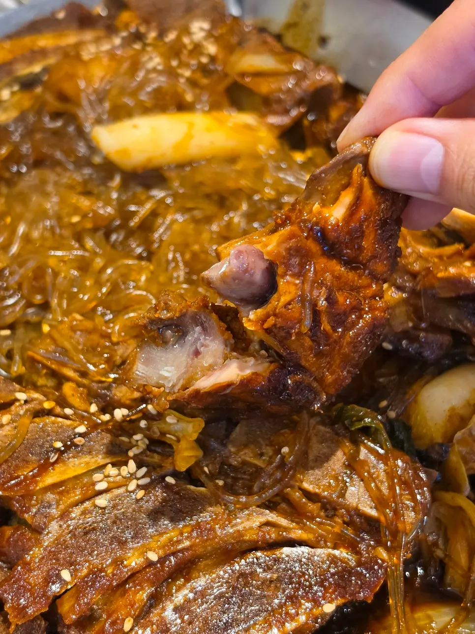먹어도 남아 있는 뼈찜 고기