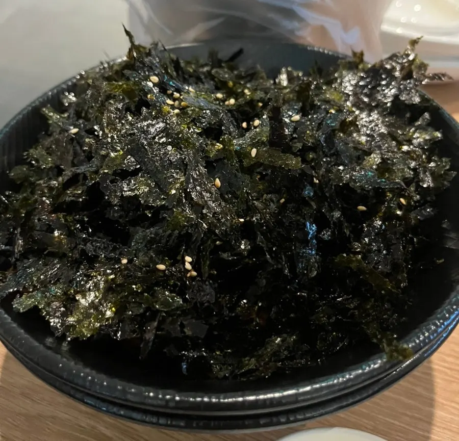 셀프볶음밥용 밥과 재료 접시