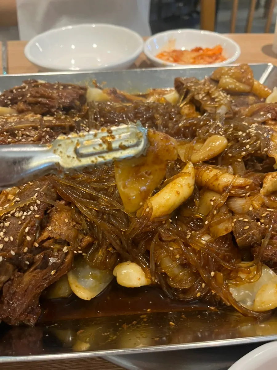젓가락으로 발라낸 부드러운 뼈살