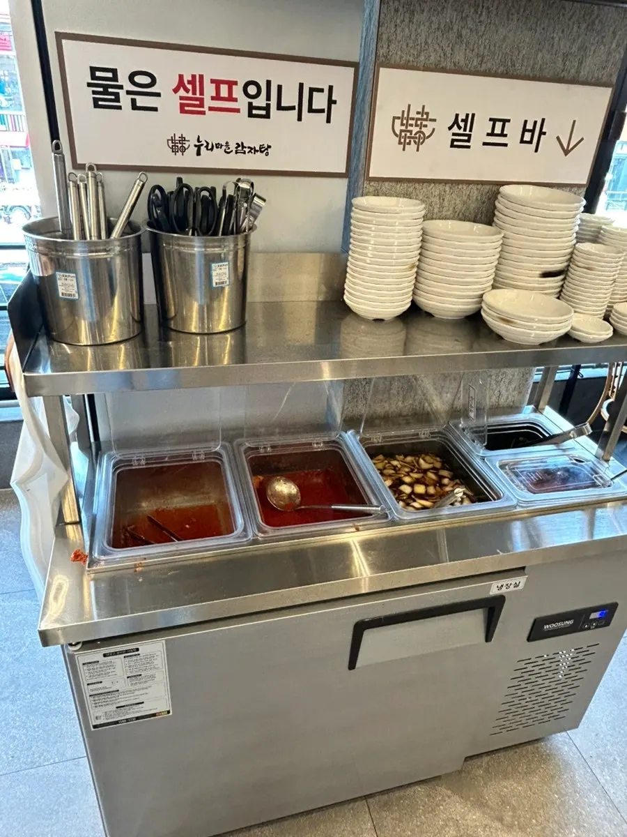 Basic side dishes of kkakdugi and geotjeori kimchi