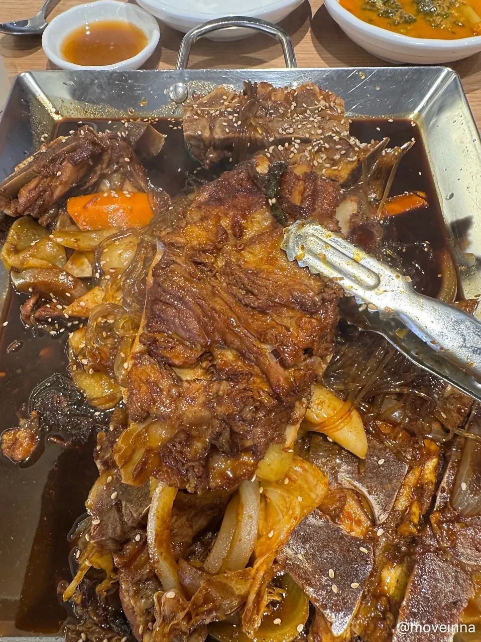 Glass noodles and back bones soaked in soy seasoning