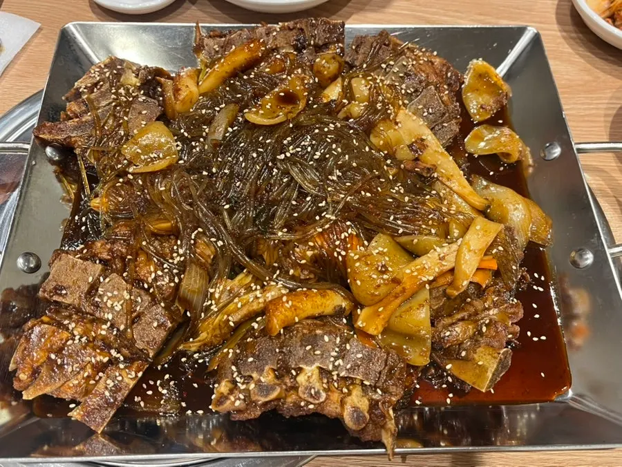 간장뼈찜 매운맛 중 사이즈 한 냄비
